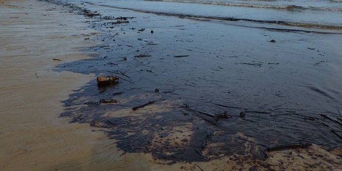 Pipa Pertamina Balikpapan Bocor Cemari 300 Ribu Ha Laut